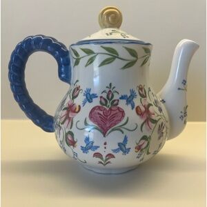 Pamela Silin Palmer Teapot 💐